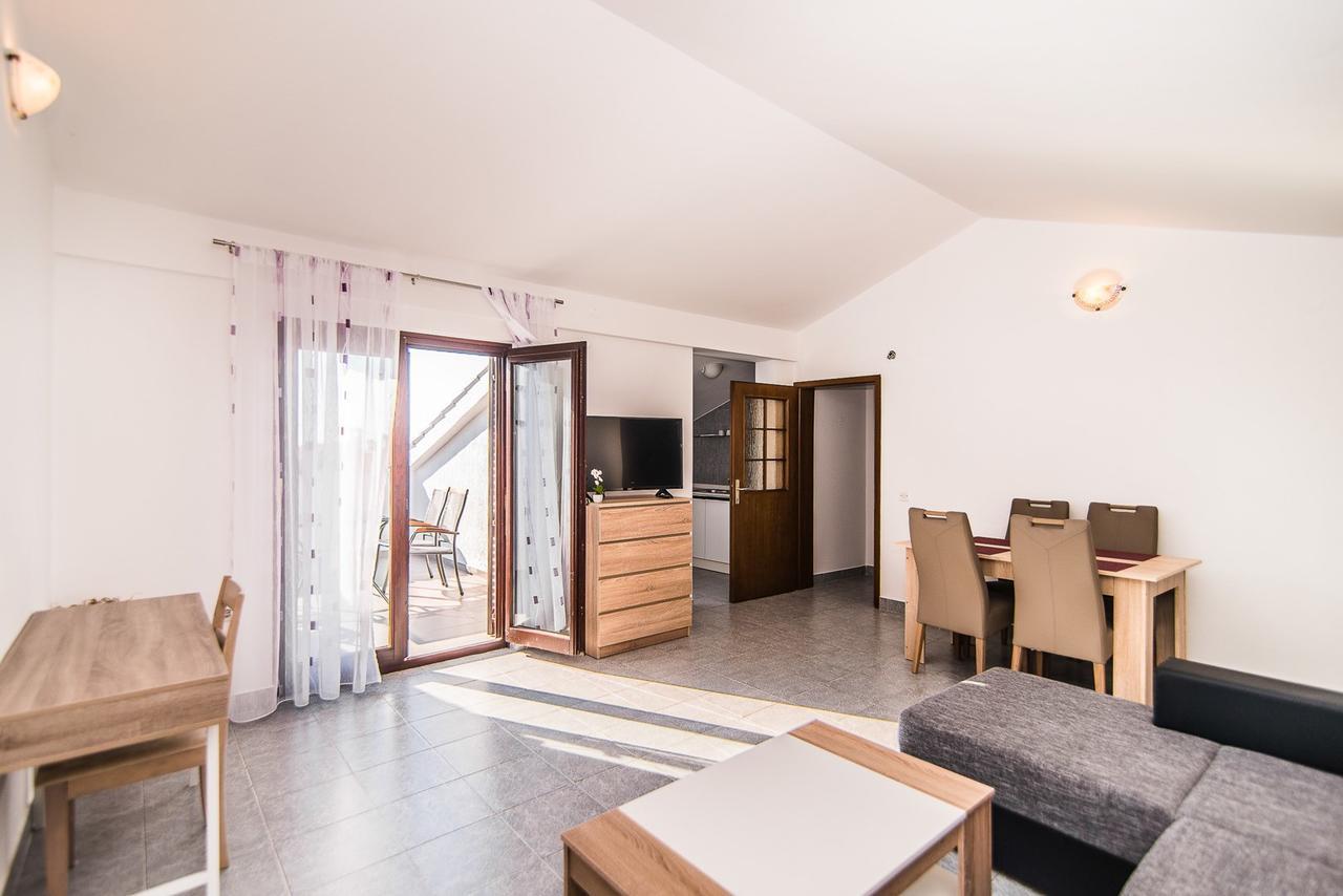 Apartments Dino Porec Exterior photo