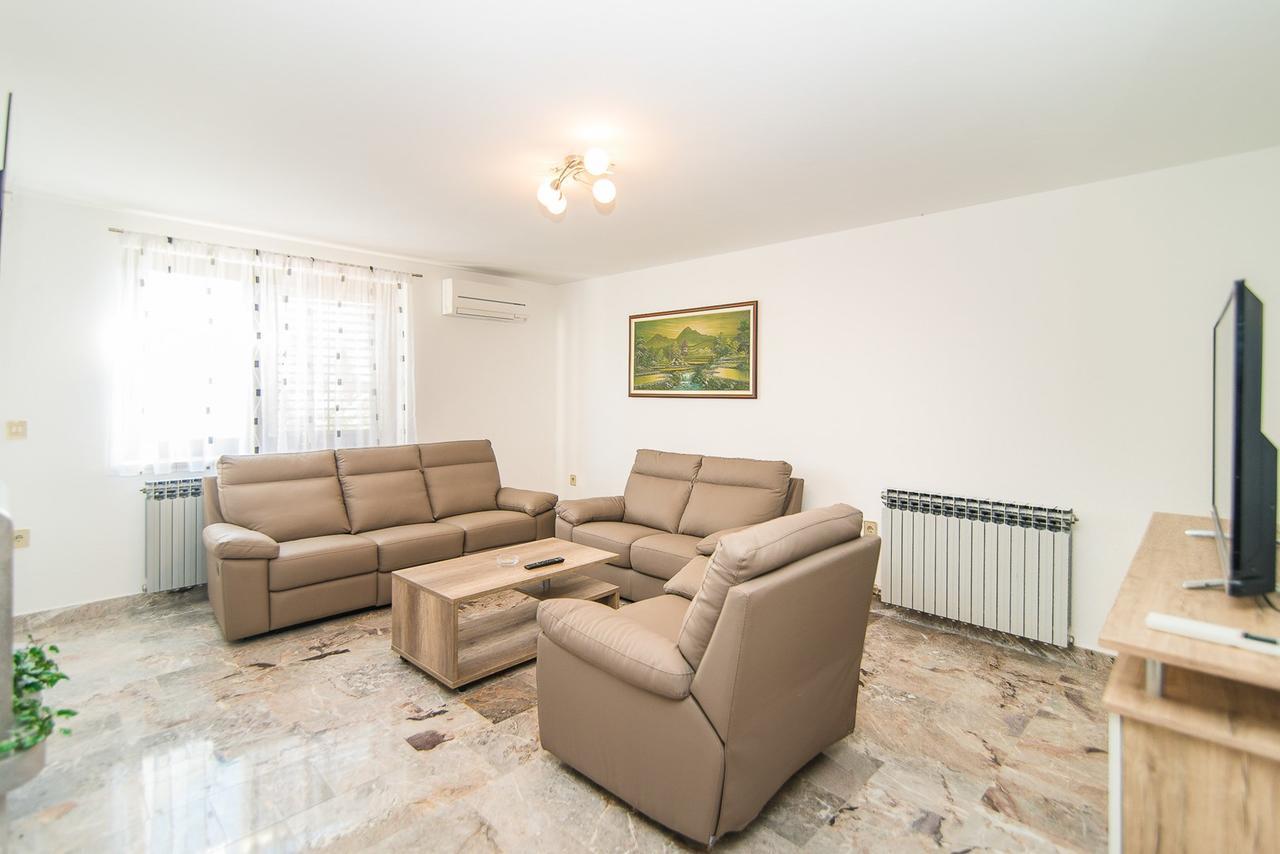 Apartments Dino Porec Exterior photo