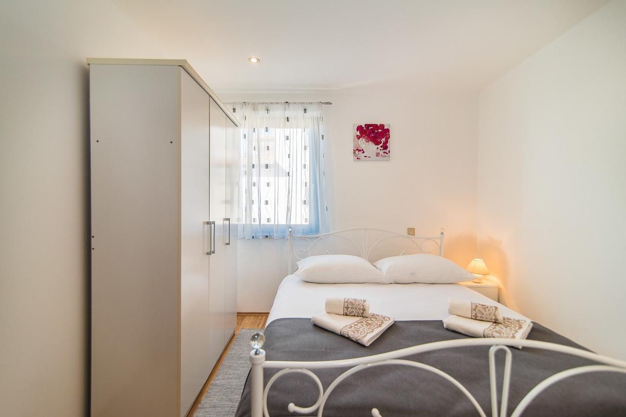 Apartments Dino Porec Exterior photo