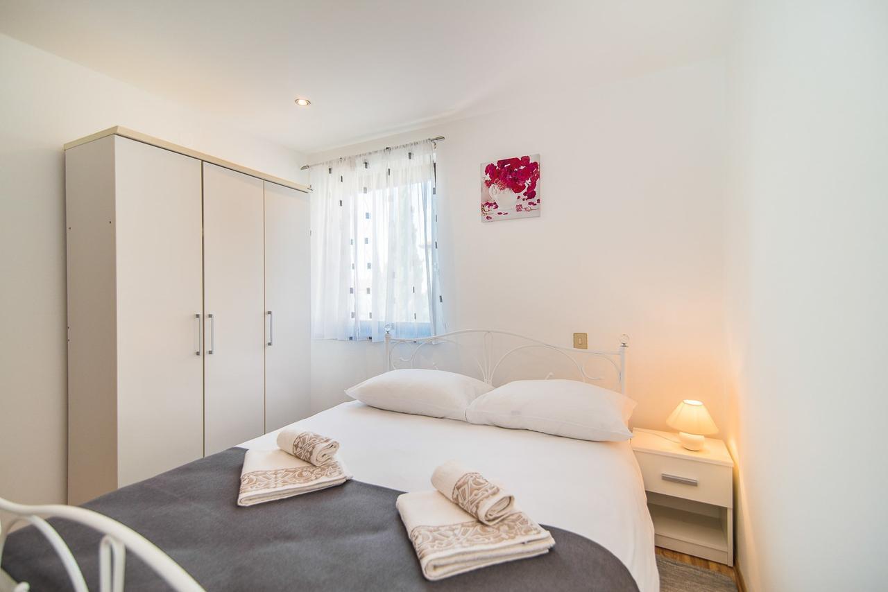 Apartments Dino Porec Exterior photo